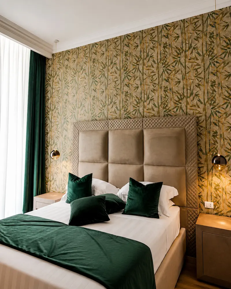 Letto king-size della Superior Balcony di Más Boutique Hotel Rome, camera matrimoniale di 30 metri quadri