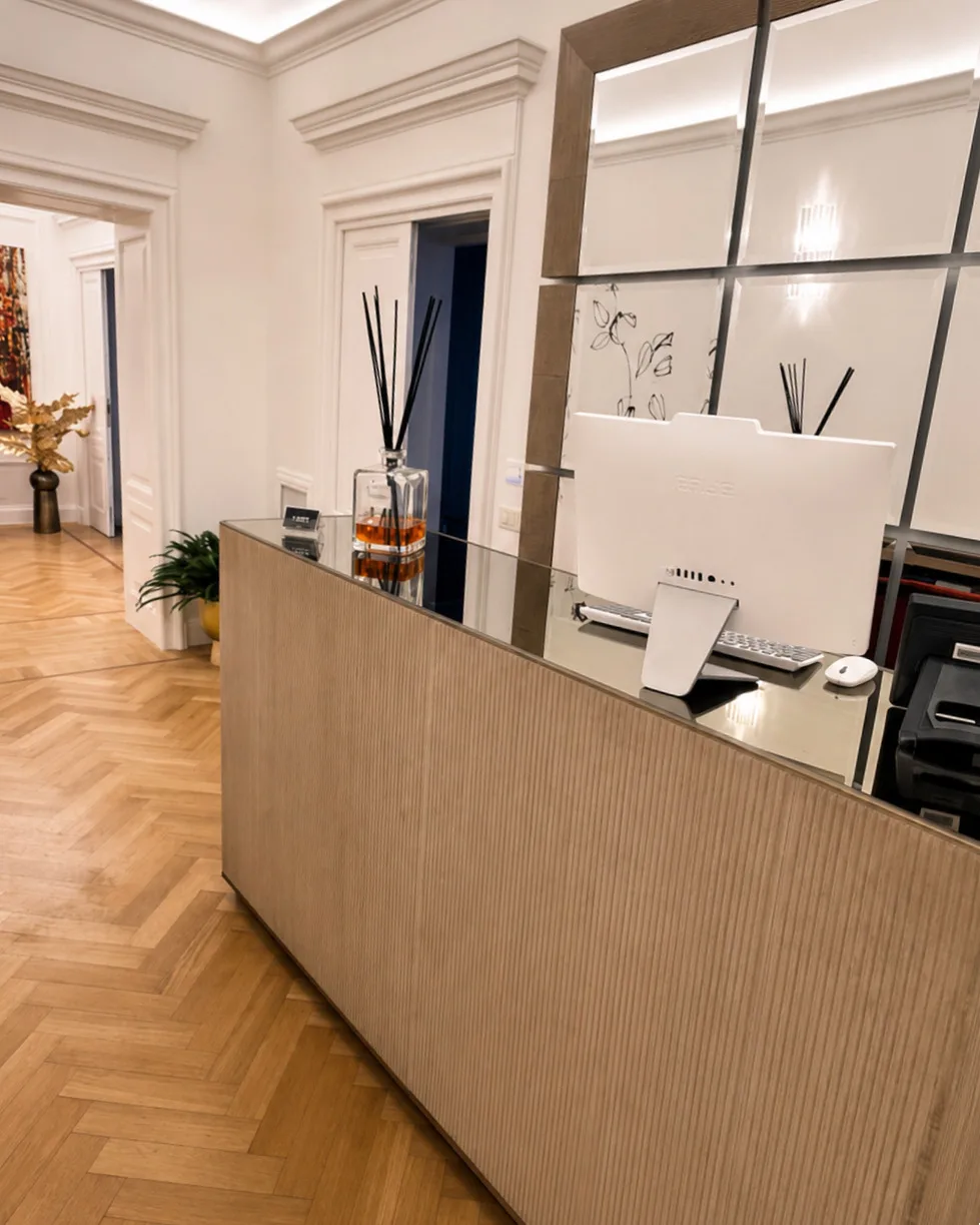 Reception di Más Boutique Hotel Rome, disponibile 24 ore su 24